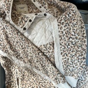 SO SOFT Abercrombie fleece snap pullover Leopard